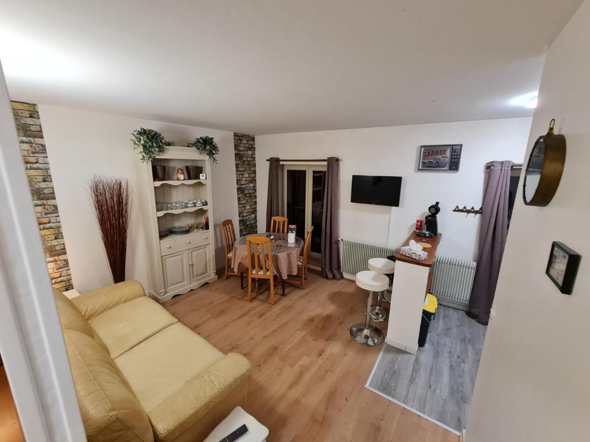 Deux Pieces Terrasse Lägenhet Moret-sur-Loing Exteriör bild